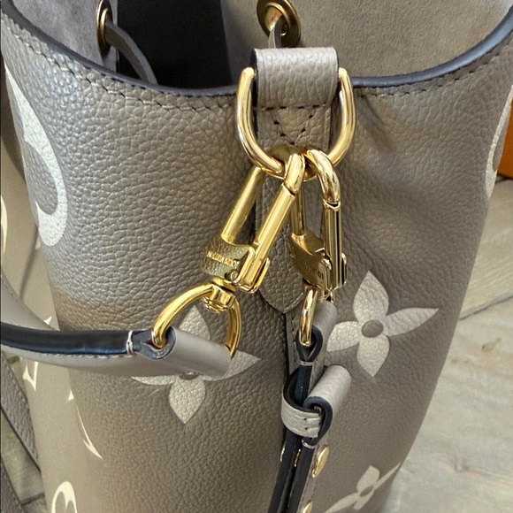 Louis Vuitton Beige Monogram Shoulder Bag - Picture 7 of 8